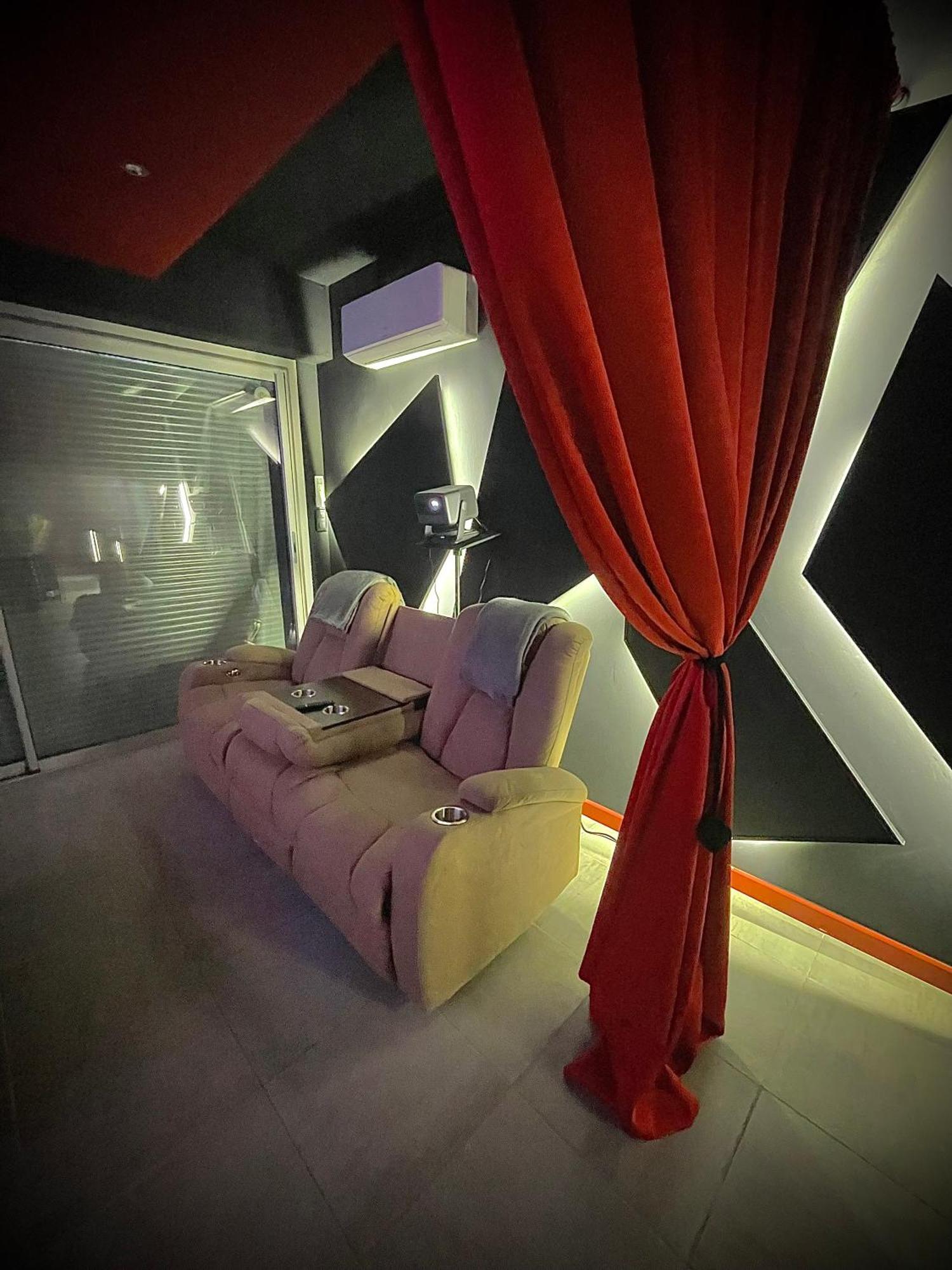L Unique Cinema Room Grenoble Bagian luar foto